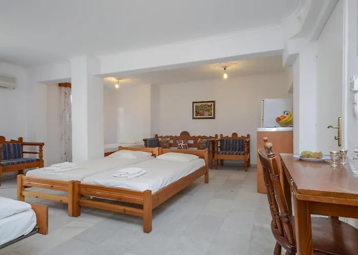 Mike's Daire Naxos City