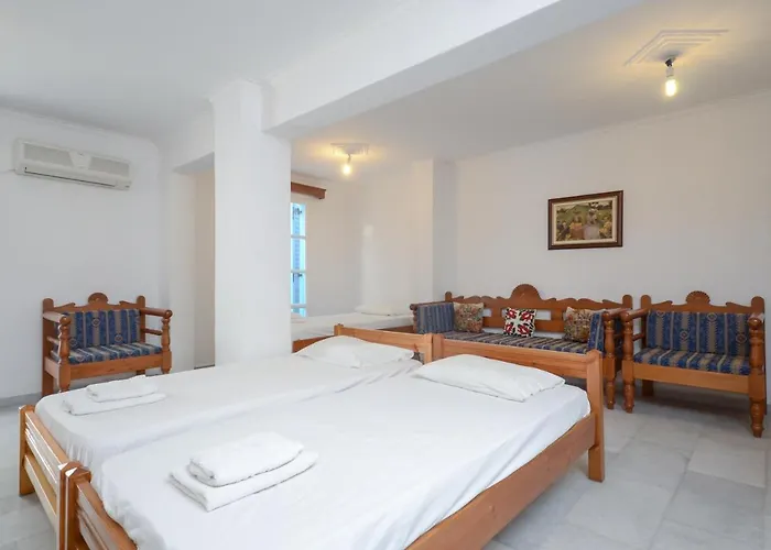 Mike's Daire Naxos City