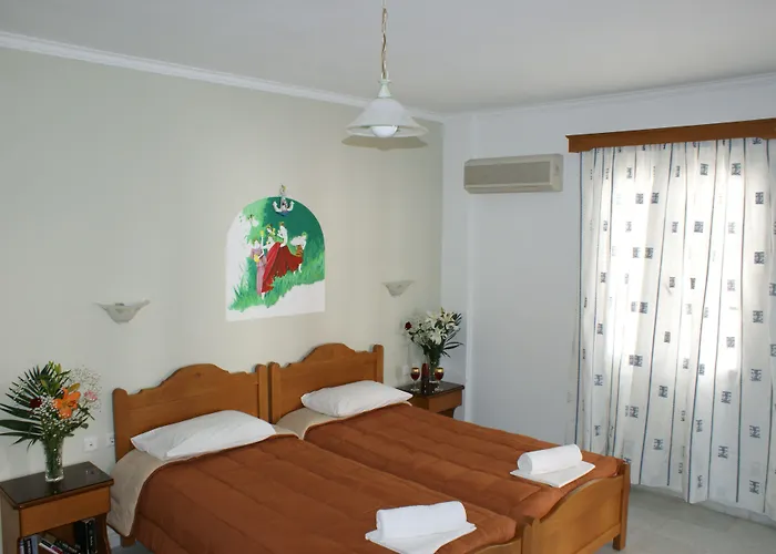 Mike's Daire Naxos City