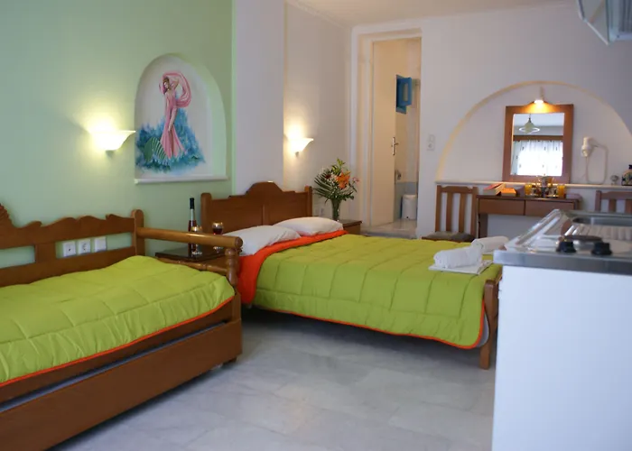 Mike's Daire Naxos City