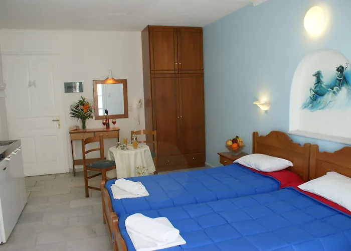 Mike's Daire Naxos City