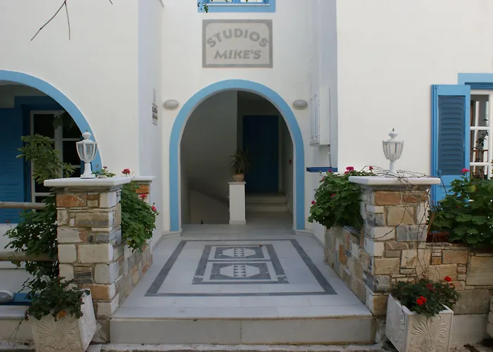 Mike's Daire Naxos City